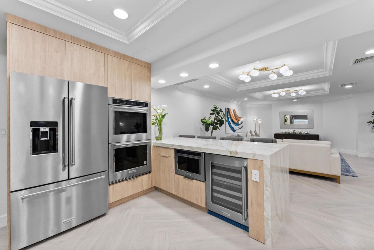 550 SE Mizner Boulevard, Unit B206, Boca Raton, FL 33432 Photo