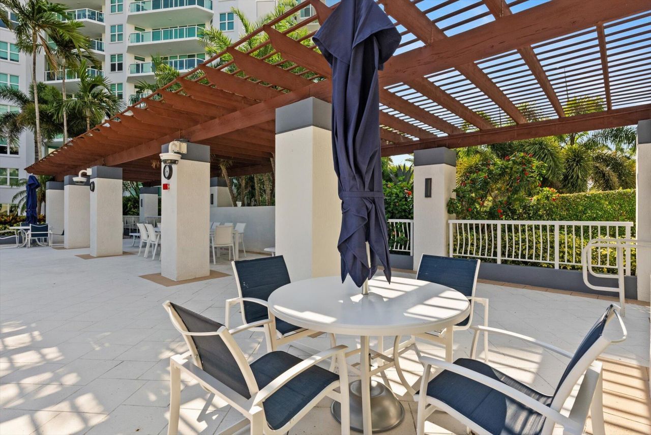550 SE Mizner Boulevard, Unit B206, Boca Raton, FL 33432 Photo