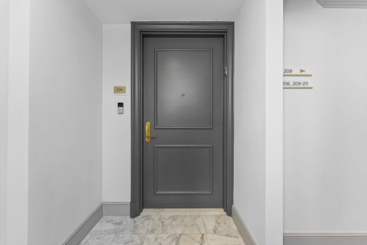 550 SE Mizner Boulevard, Unit B206, Boca Raton, FL 33432 Photo