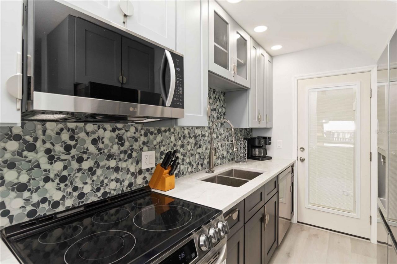 1500 Park Beach Circle, Unit 5E, Punta Gorda, FL 33950 Photo