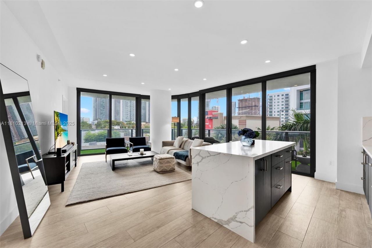 121 NE 34th St, Unit L304, Miami, FL 33137 Photo