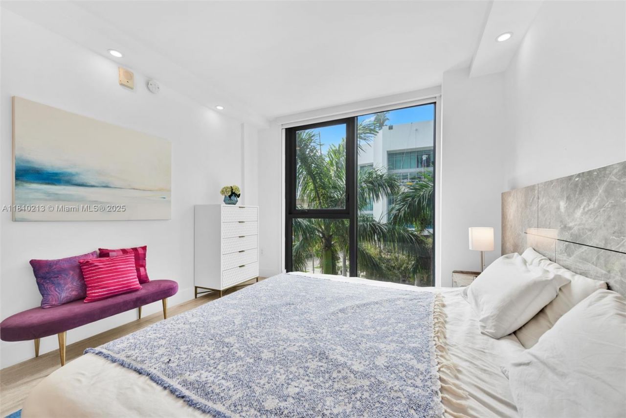 121 NE 34th St, Unit L304, Miami, FL 33137 Photo