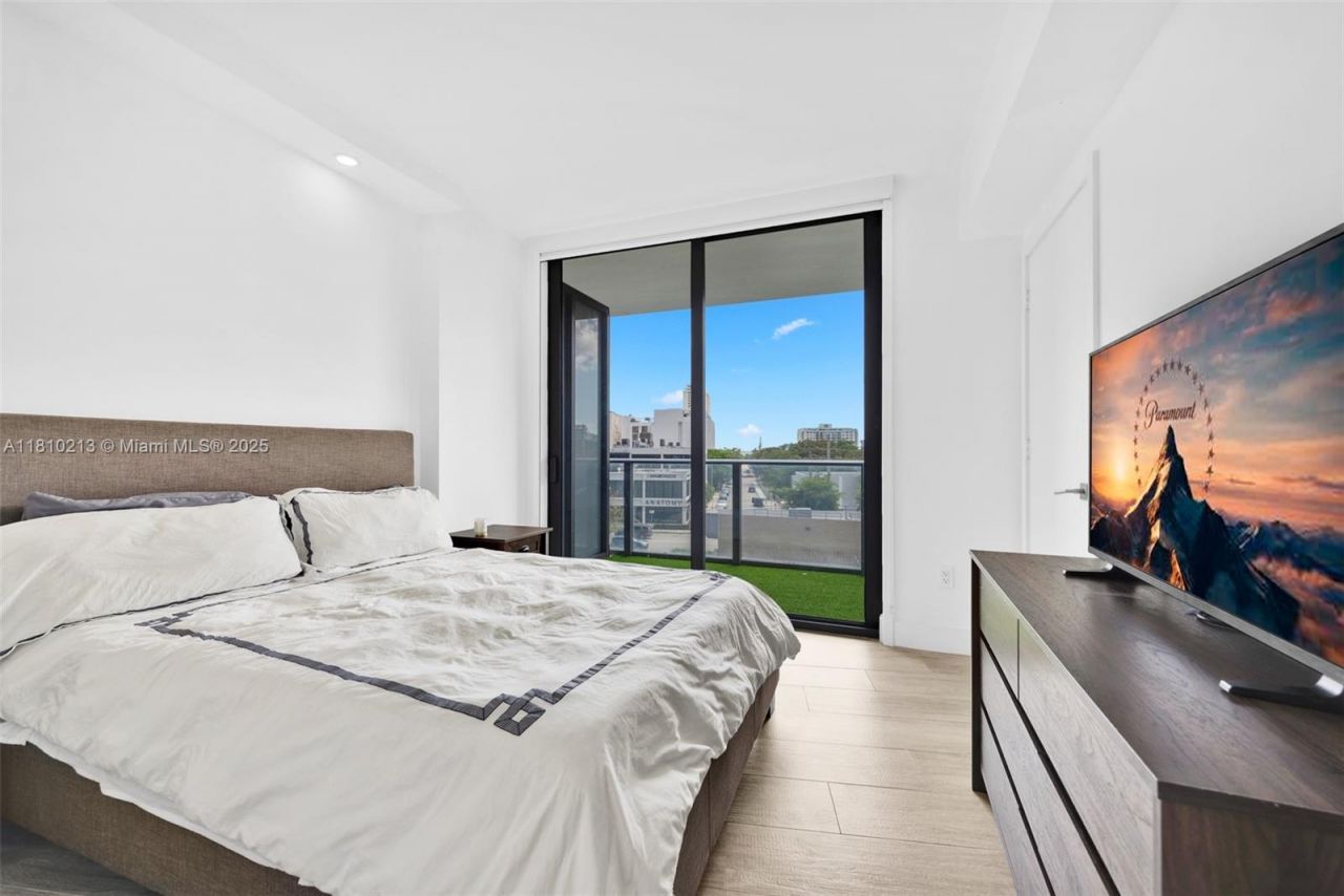 121 NE 34th St, Unit L304, Miami, FL 33137 Photo