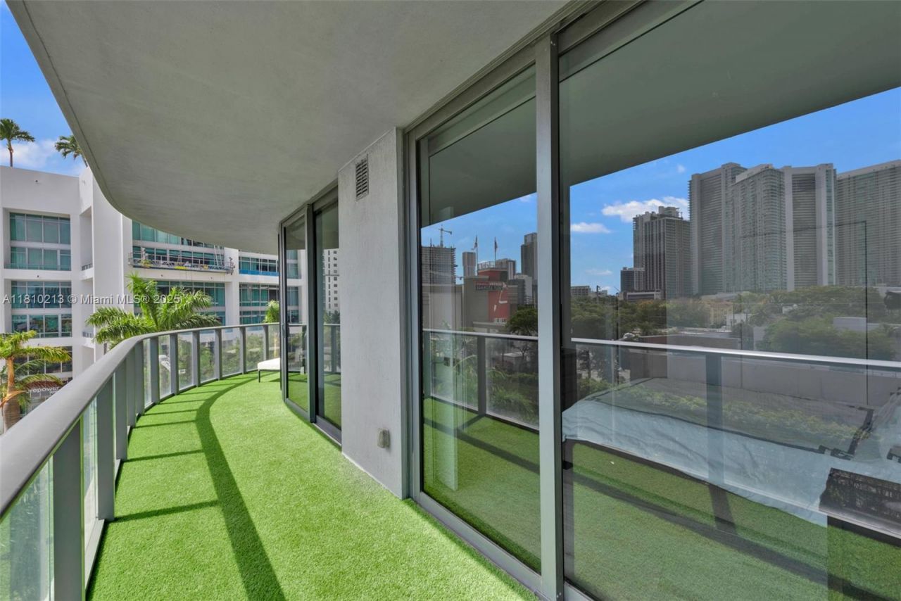 121 NE 34th St, Unit L304, Miami, FL 33137 Photo