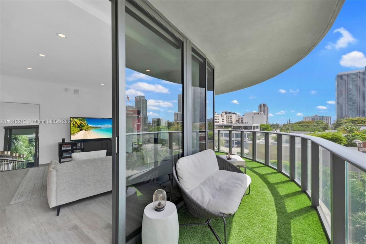 121 NE 34th St, Unit L304, Miami, FL 33137 Photo