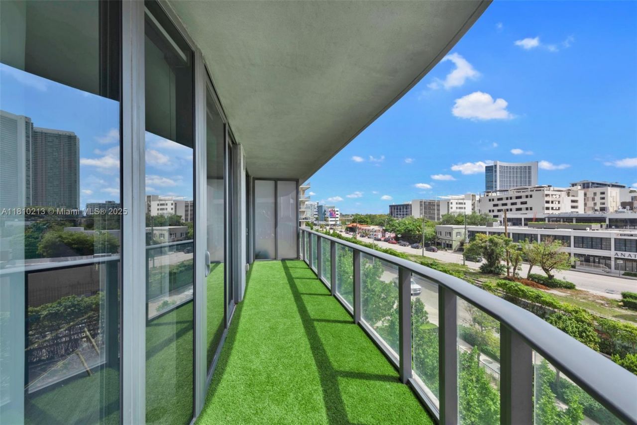 121 NE 34th St, Unit L304, Miami, FL 33137 Photo