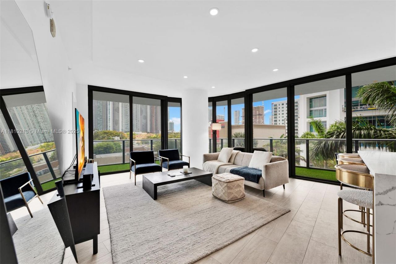 121 NE 34th St, Unit L304, Miami, FL 33137 Photo