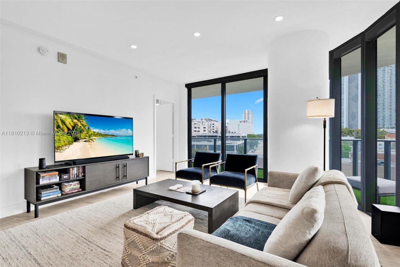 121 NE 34th St, Unit L304, Miami, FL 33137 Photo