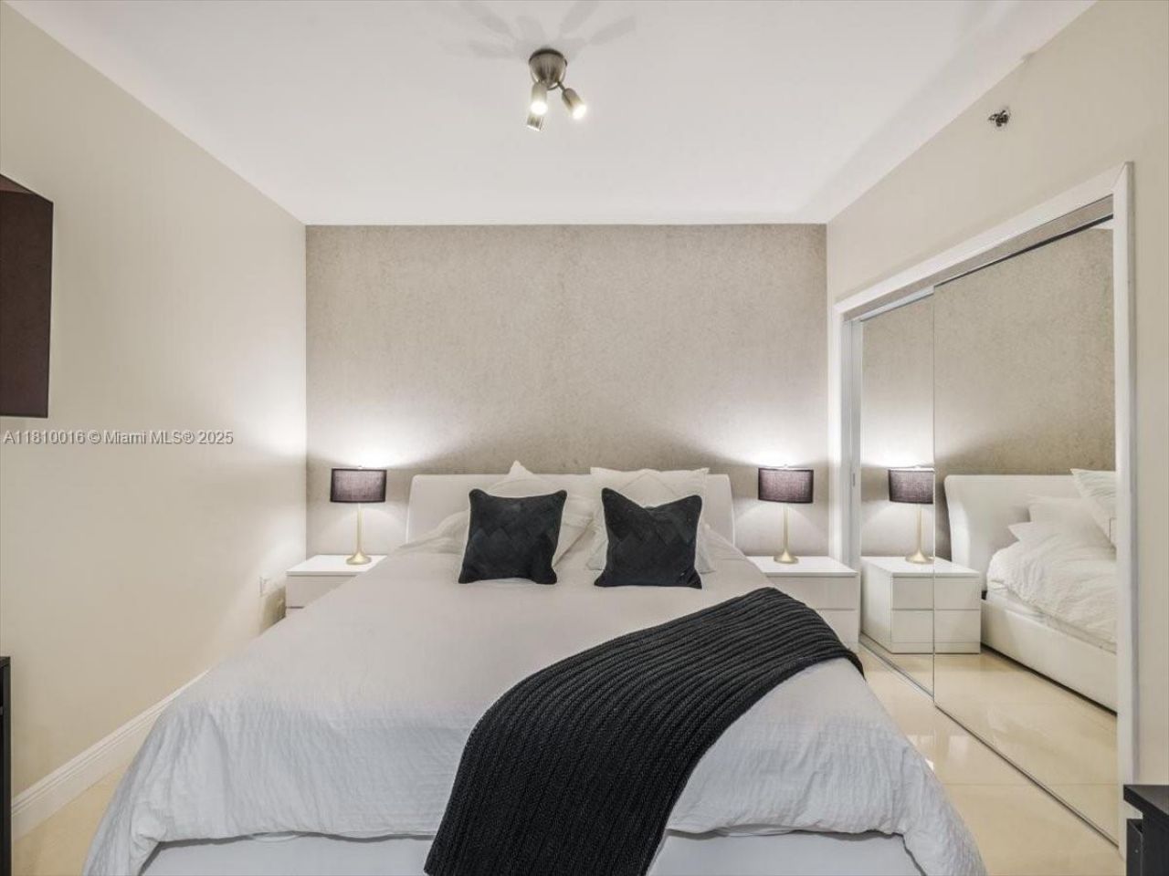 1830 S Ocean Dr, Unit 5009, Hallandale Beach, FL 33009 Photo