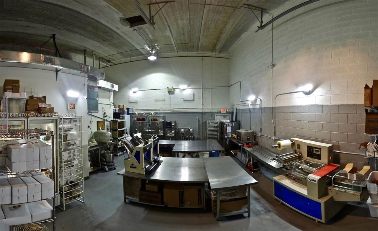 1365 NW 98th Ct, Doral, FL 33172 Photo