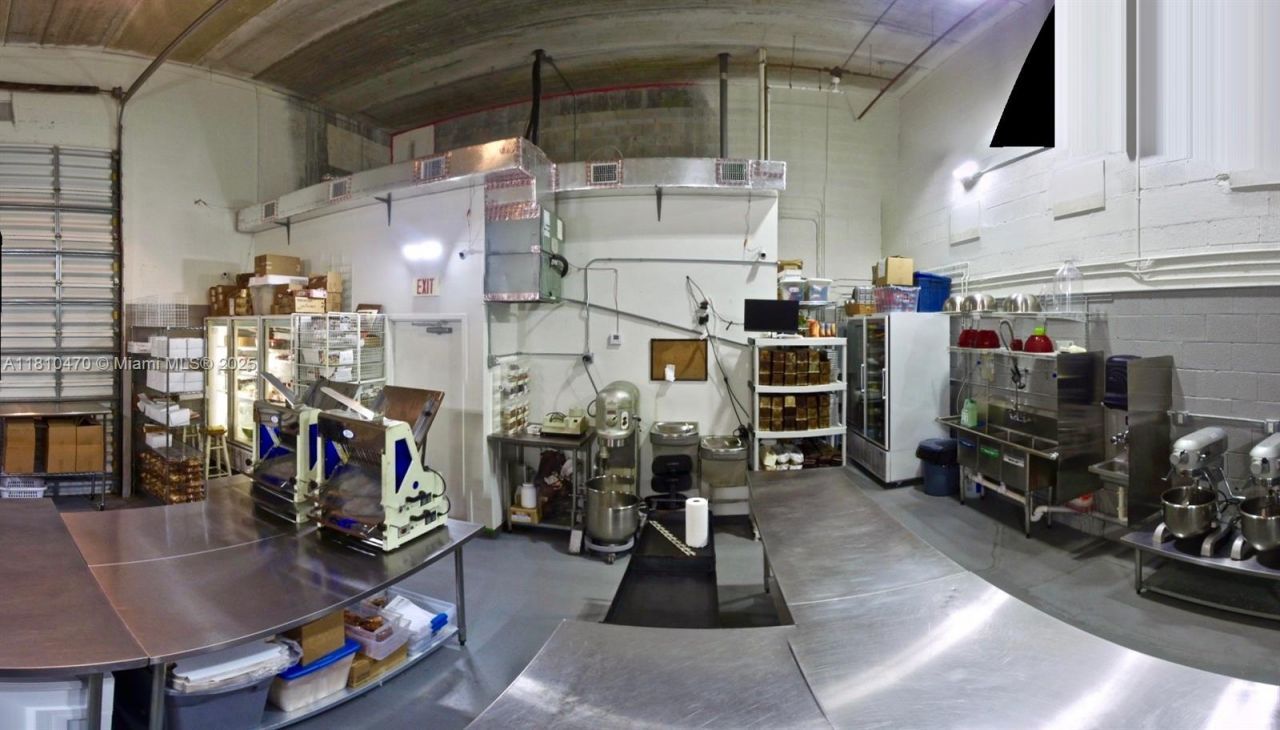 1365 NW 98th Ct, Doral, FL 33172 Photo