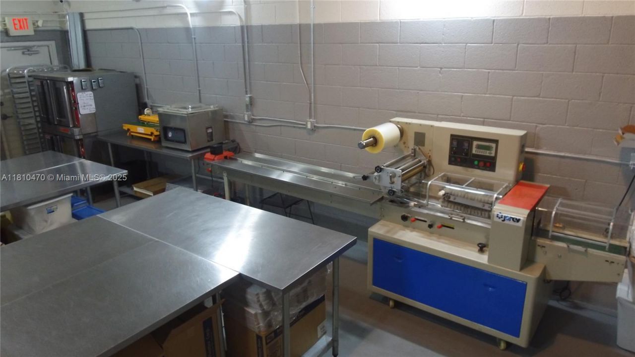 1365 NW 98th Ct, Doral, FL 33172 Photo