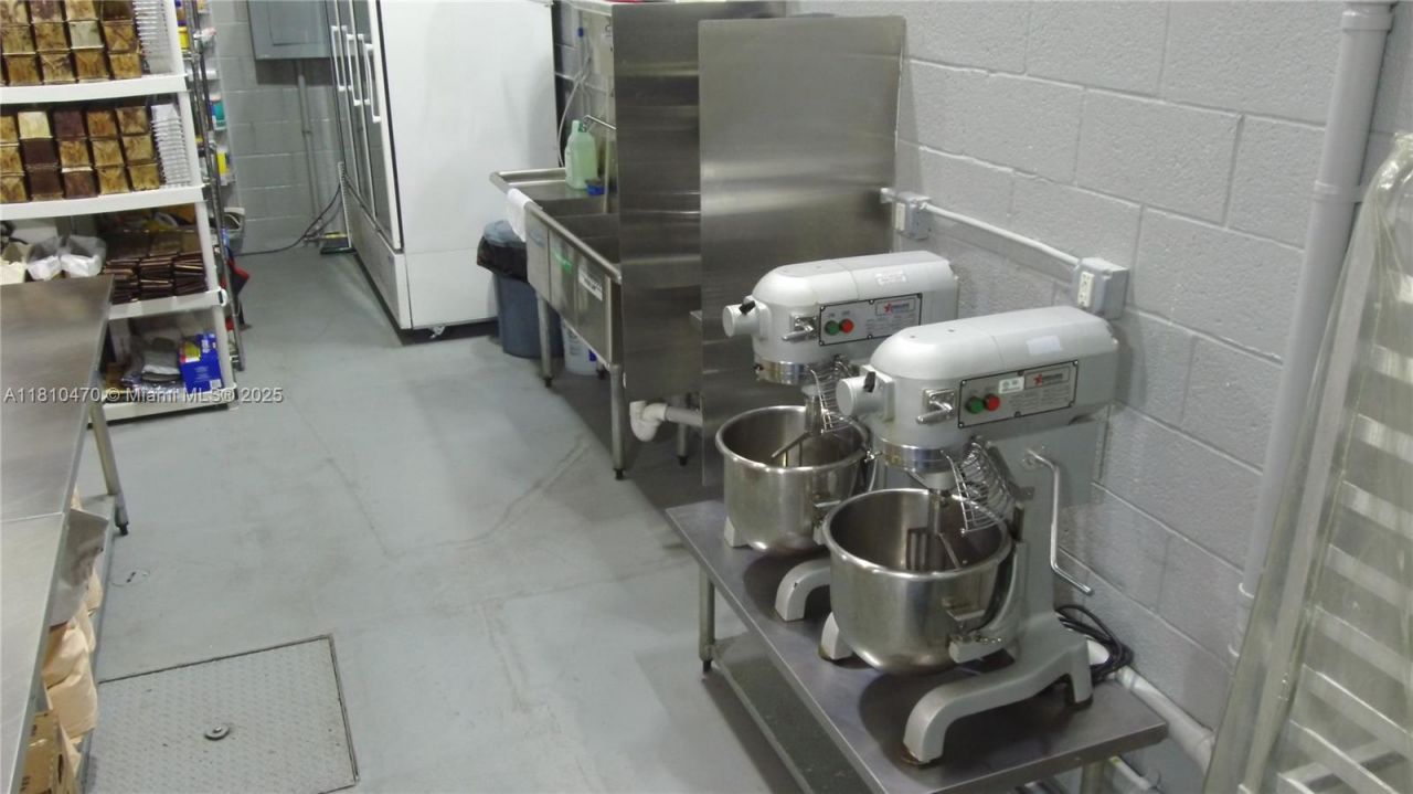 1365 NW 98th Ct, Doral, FL 33172 Photo