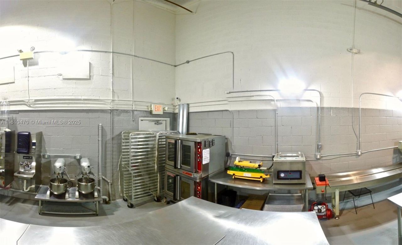 1365 NW 98th Ct, Doral, FL 33172 Photo