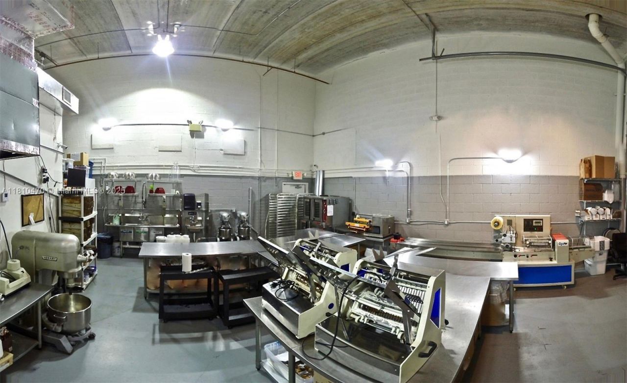 1365 NW 98th Ct, Doral, FL 33172 Photo