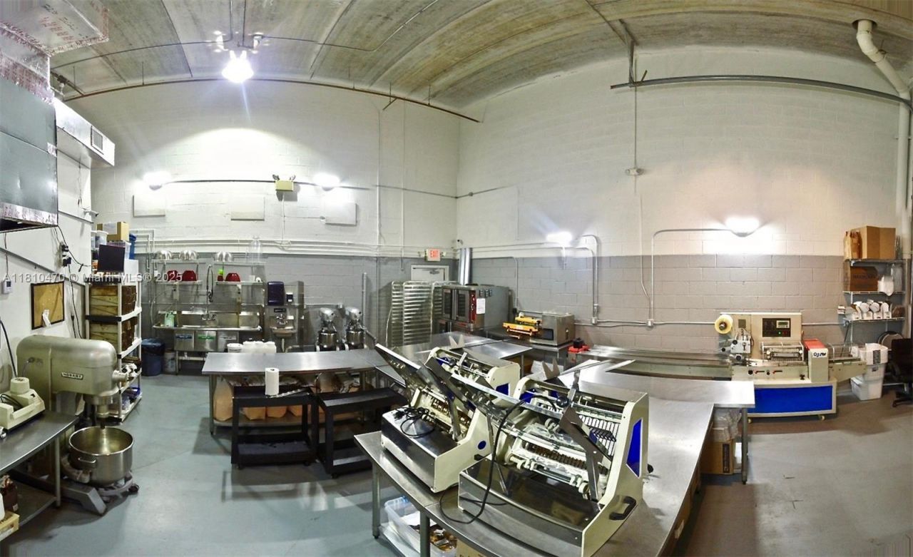 1365 NW 98th Ct, Doral, FL 33172 Photo