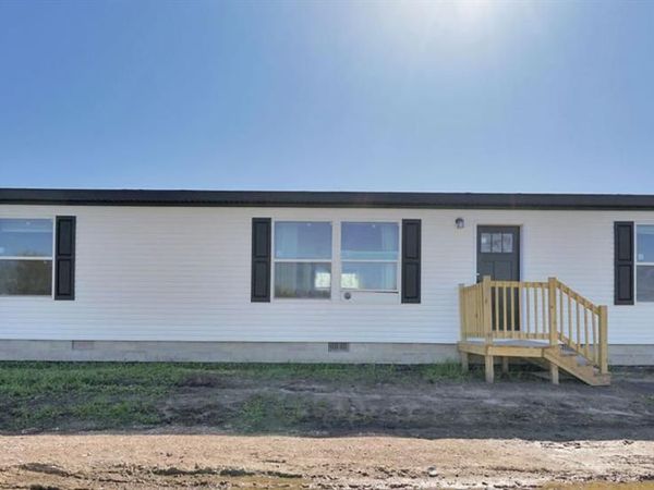 7376 CAPAC Road, Capac Vlg, MI 48097