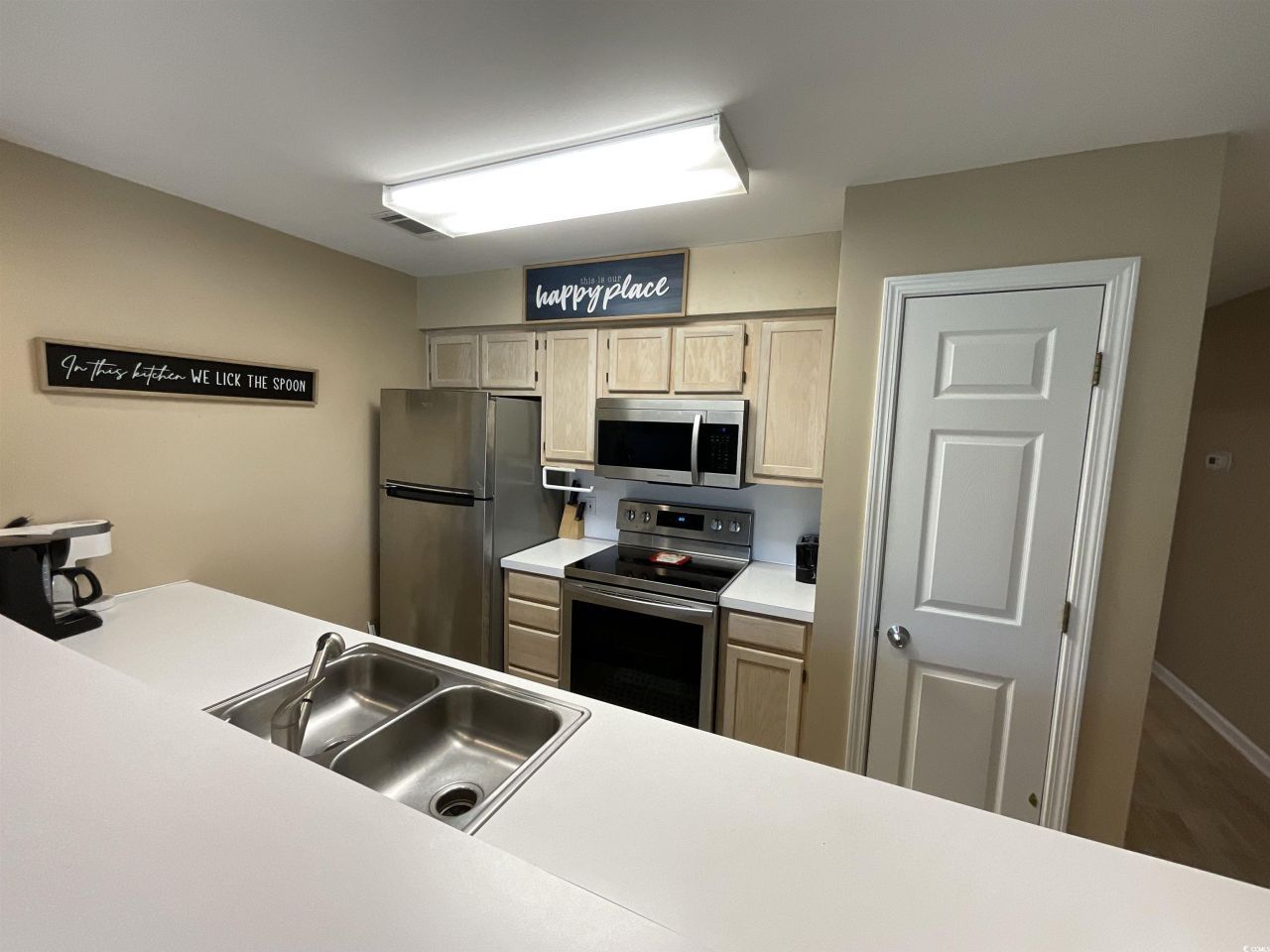 1900 Duffy St. Photo 10