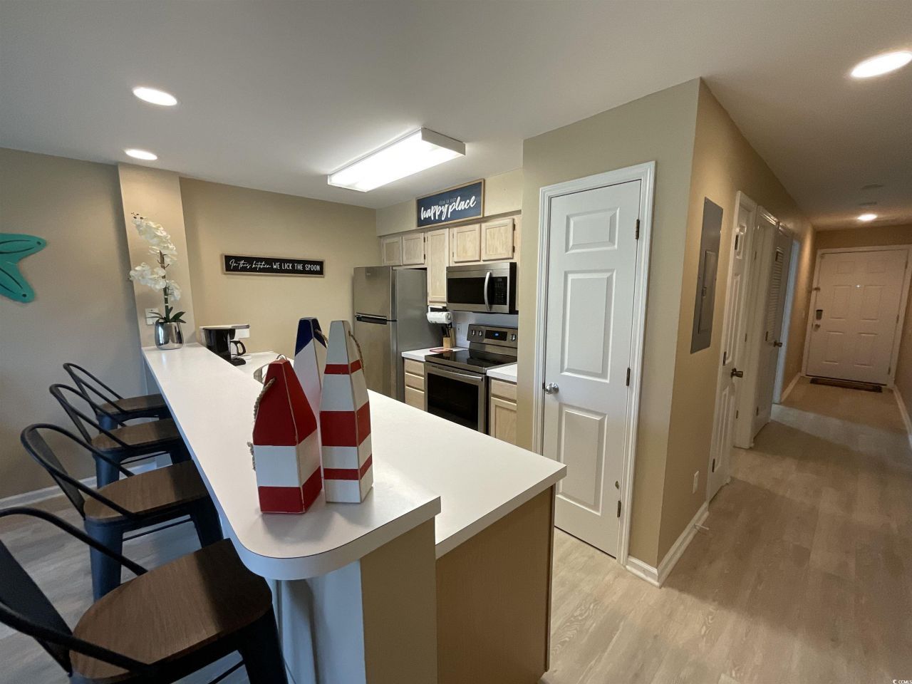 1900 Duffy St. Photo 11