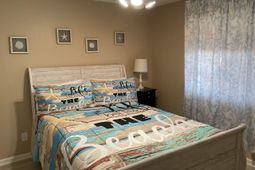 1900 Duffy St. photo 4