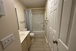 1900 Duffy St. photo 4