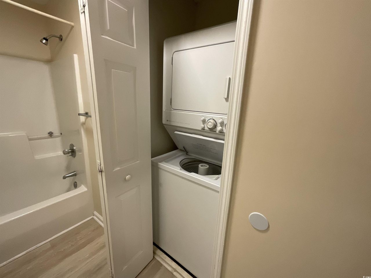 1900 Duffy St. Photo 6