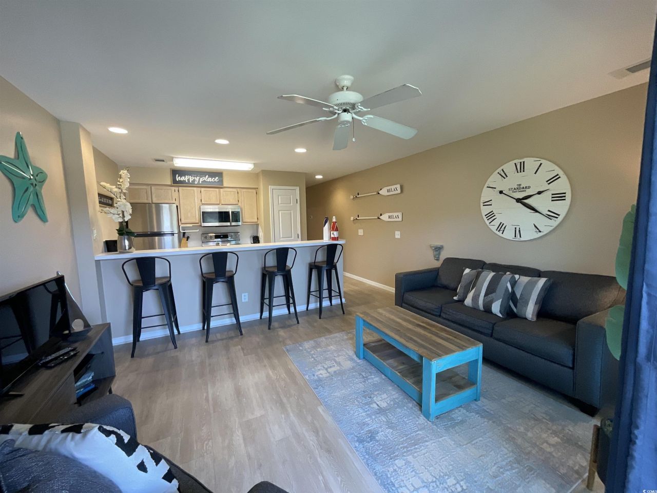 1900 Duffy St. Photo 8