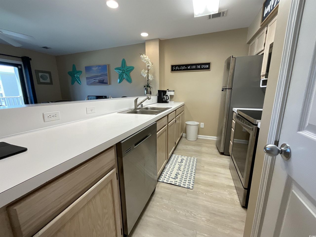 1900 Duffy St. Photo 9