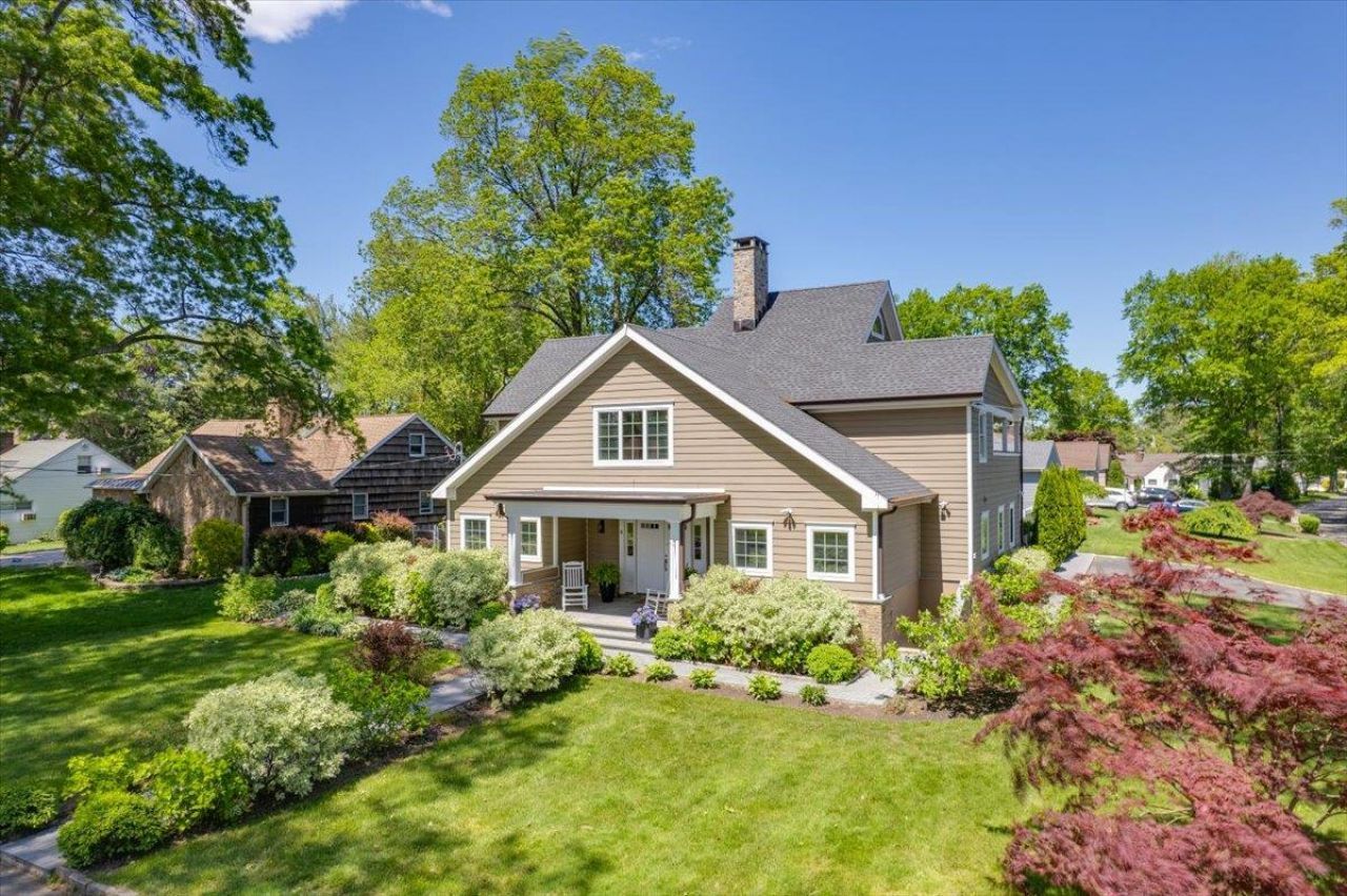 4 Clover Place, New Rochelle, NY 10805 Main Photo