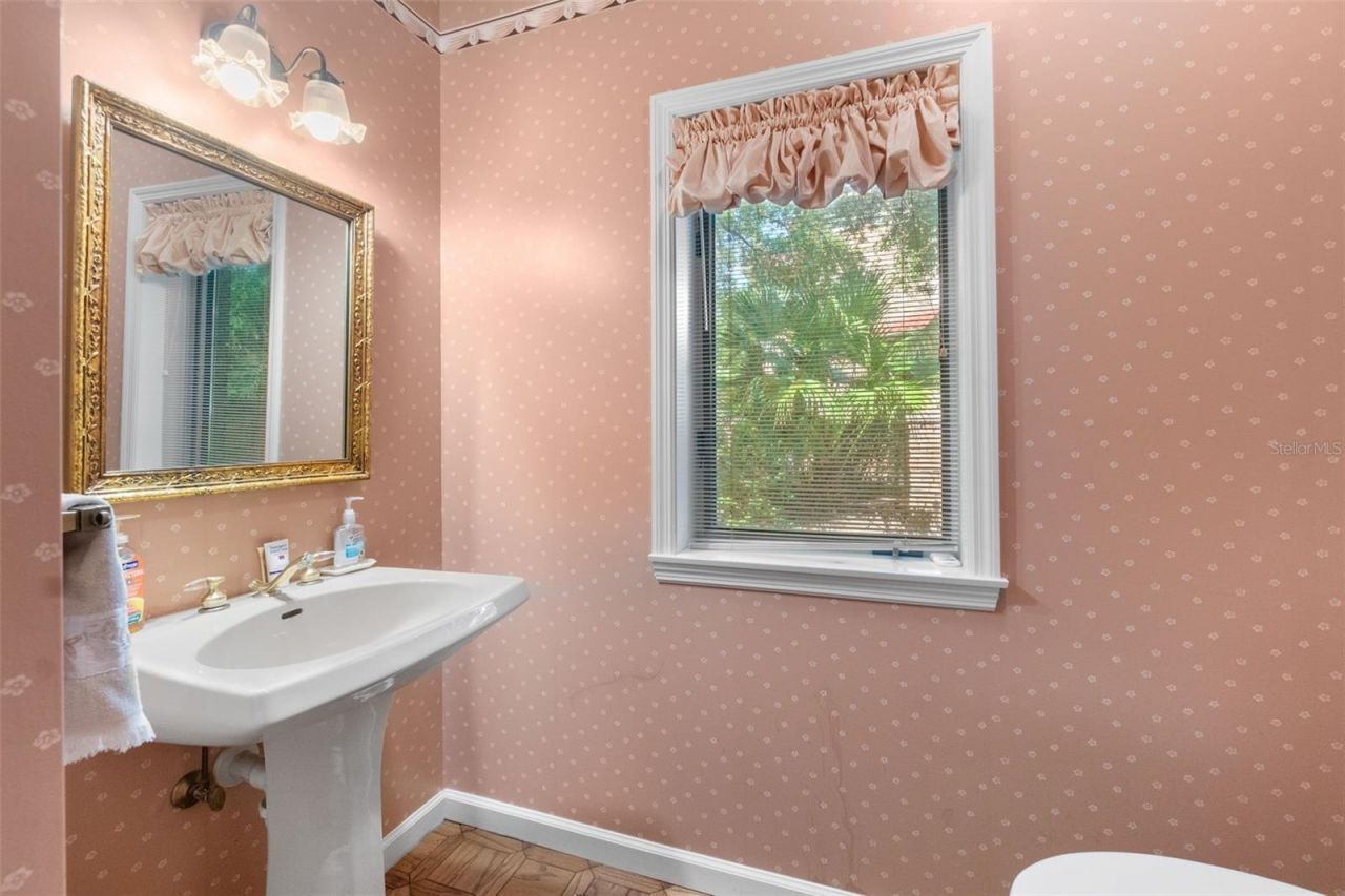 1671 South Drive, Sarasota, FL 34239 Photo