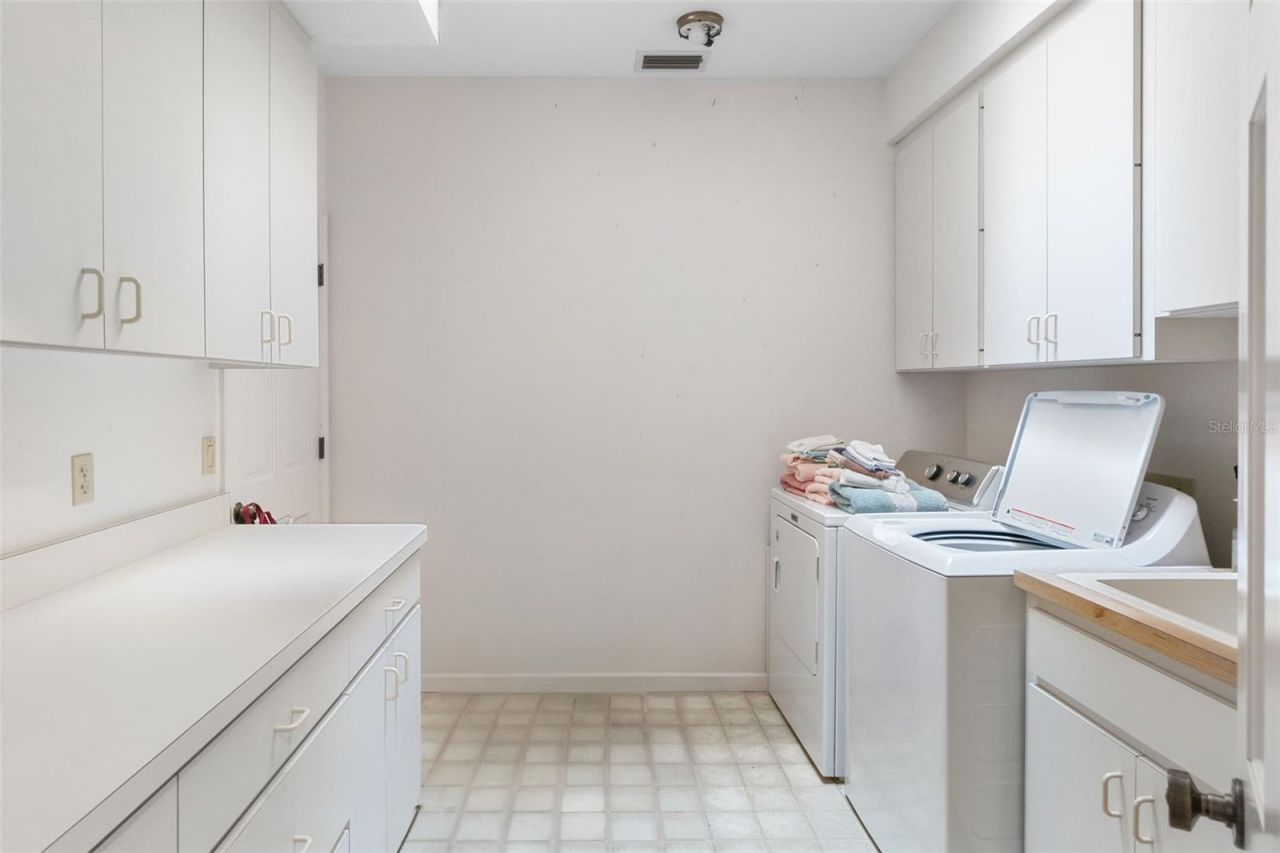 1671 South Drive, Sarasota, FL 34239 Photo