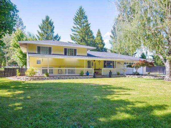 255 Queens Branch Road, Rogue River, OR 97537
