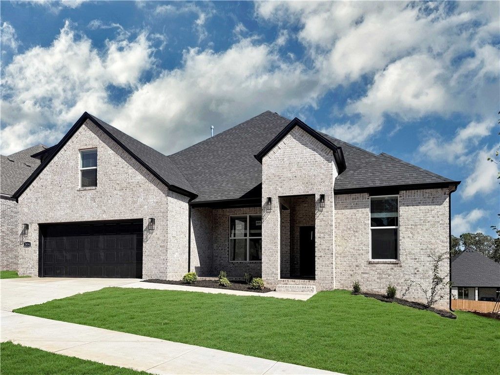 2822 N Grey Squirrel Drive, Fayetteville, AR 72704 Main Photo