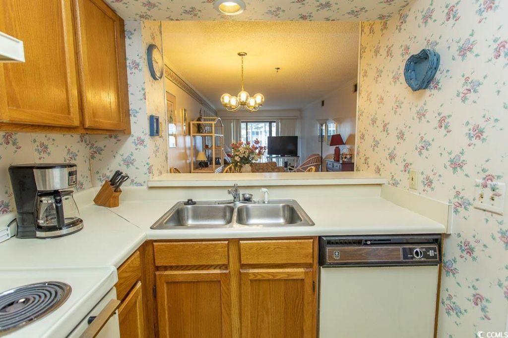 305 N Hillside Dr. Photo 8