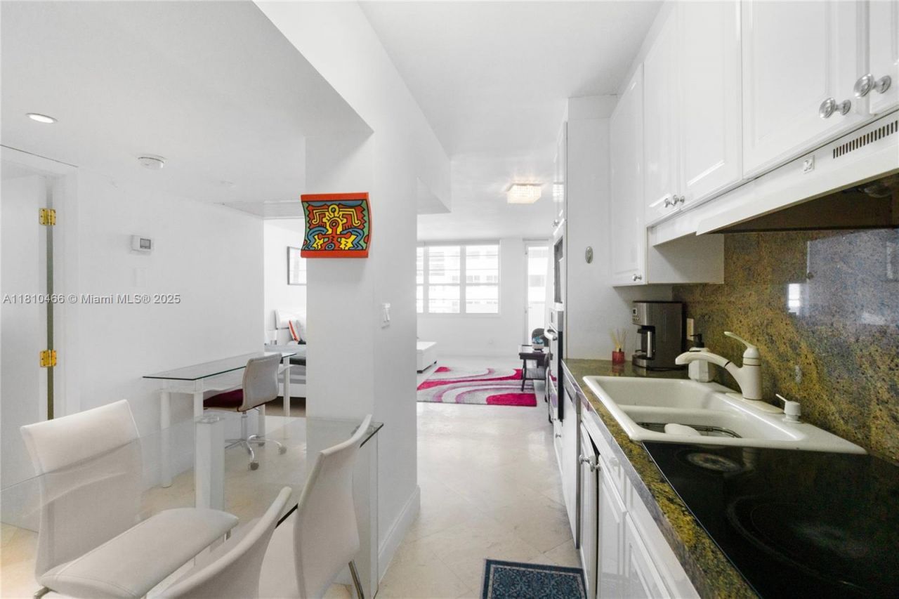 100 Lincoln Rd, Unit 827, Miami Beach, FL 33139 Photo