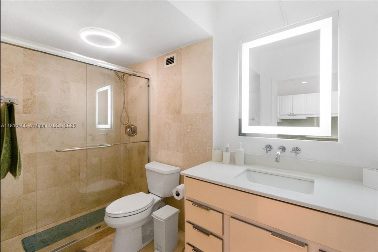 100 Lincoln Rd, Unit 827, Miami Beach, FL 33139 Photo