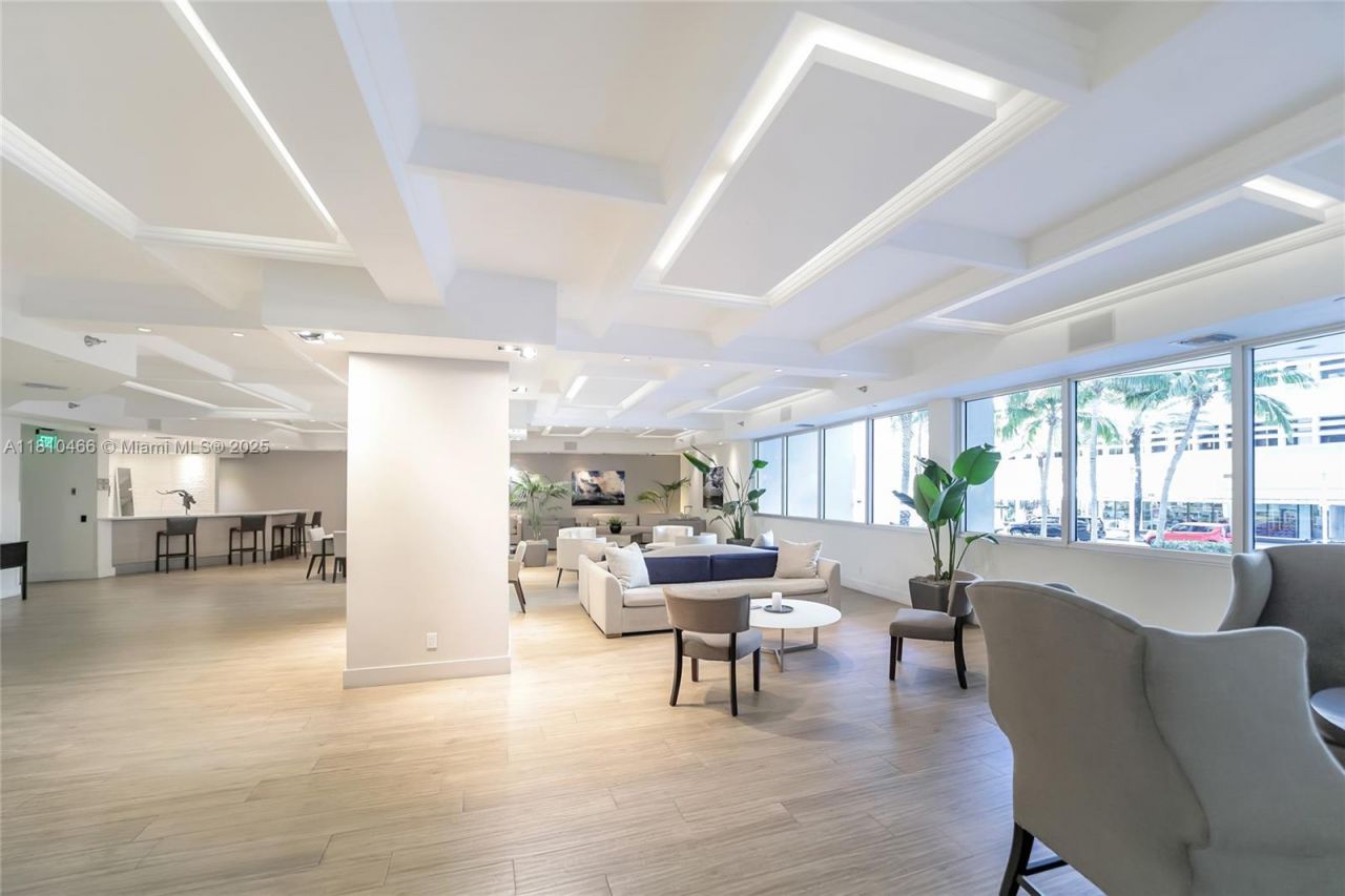 100 Lincoln Rd, Unit 827, Miami Beach, FL 33139 Photo