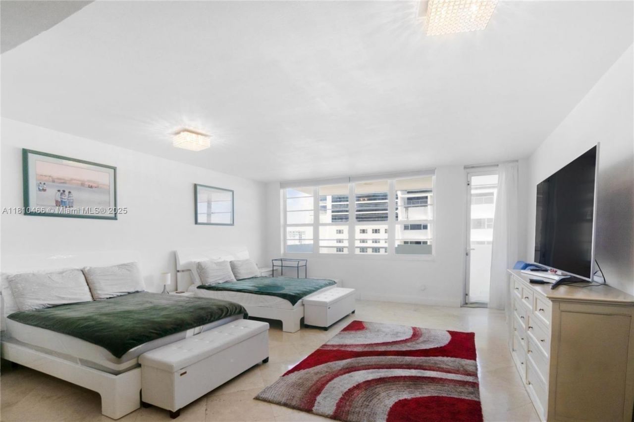 100 Lincoln Rd, Unit 827, Miami Beach, FL 33139 Photo
