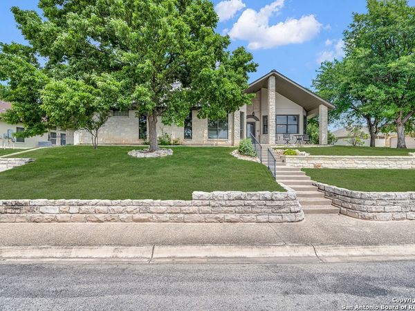 1804 Athens Ave, Kerrville, TX 78028