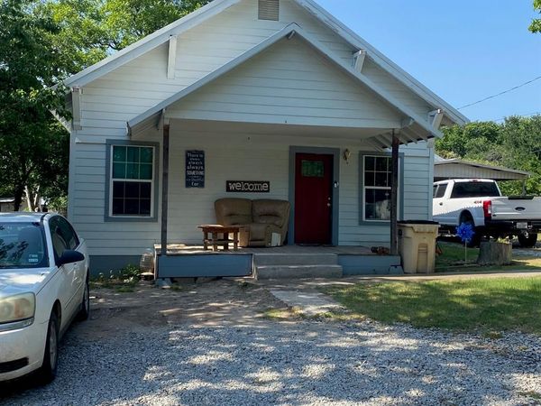 602 W Walcott Avenue, Comanche, TX 76442