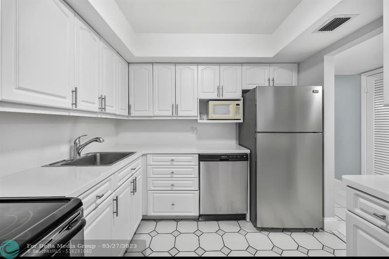 6100 S Falls Circle Drive, Unit 204, Lauderhill, FL 33319 Photo