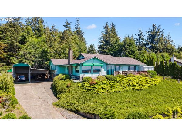 705 PREFONTAINE DR, Coos Bay, OR 97420