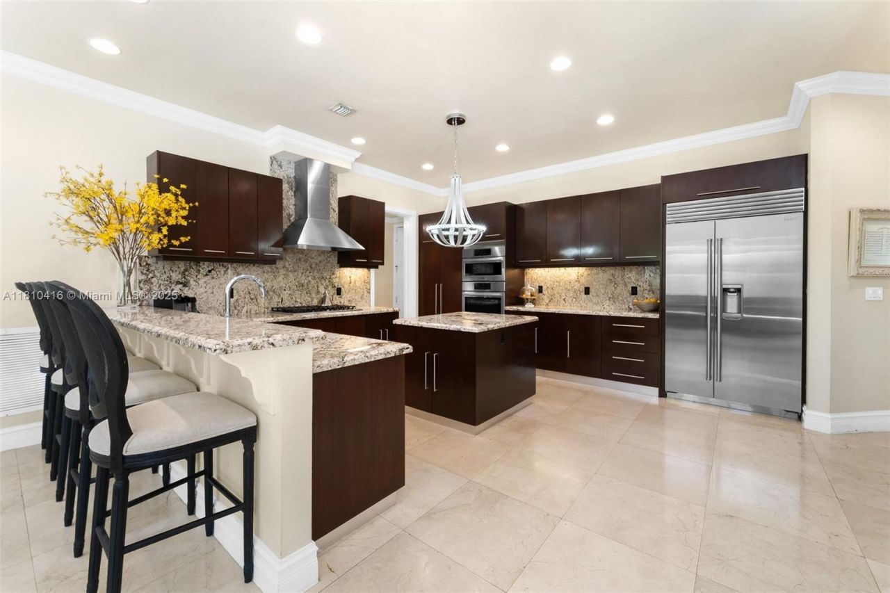 275 189th Ter, Sunny Isles Beach, FL 33160 Photo