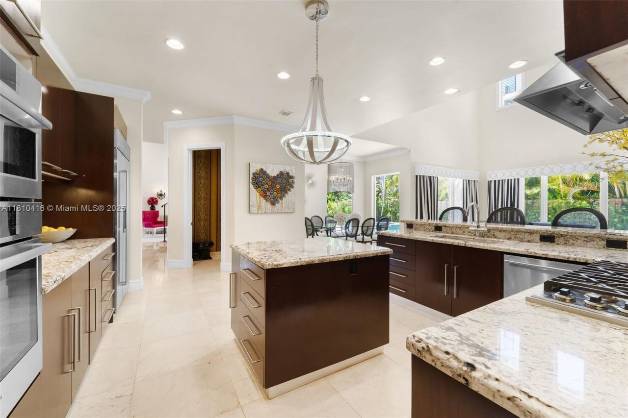 275 189th Ter, Sunny Isles Beach, FL 33160 Photo