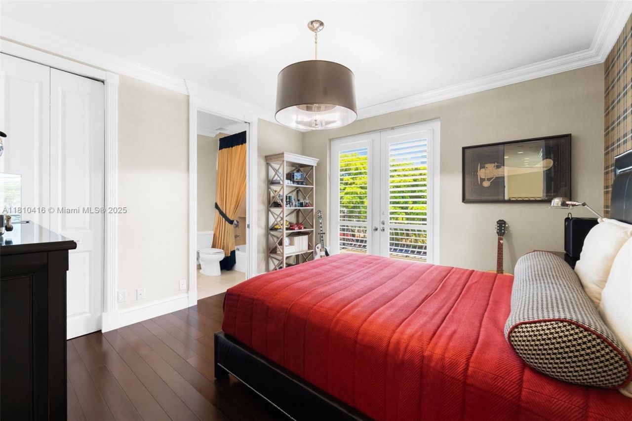 275 189th Ter, Sunny Isles Beach, FL 33160 Photo