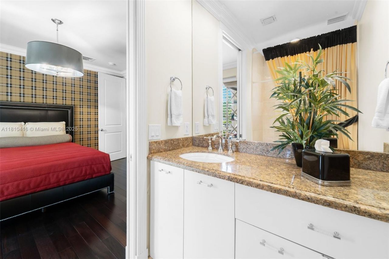 275 189th Ter, Sunny Isles Beach, FL 33160 Photo