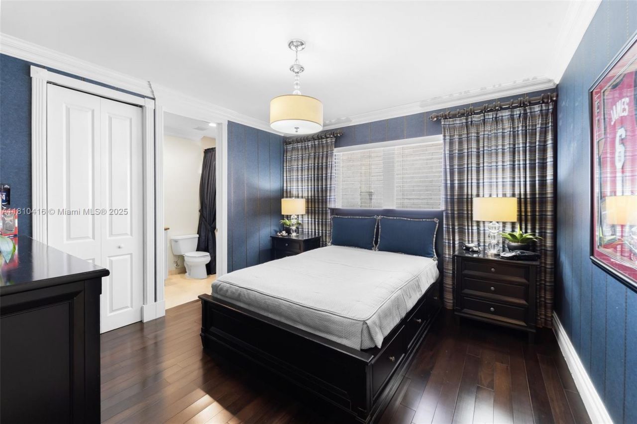 275 189th Ter, Sunny Isles Beach, FL 33160 Photo