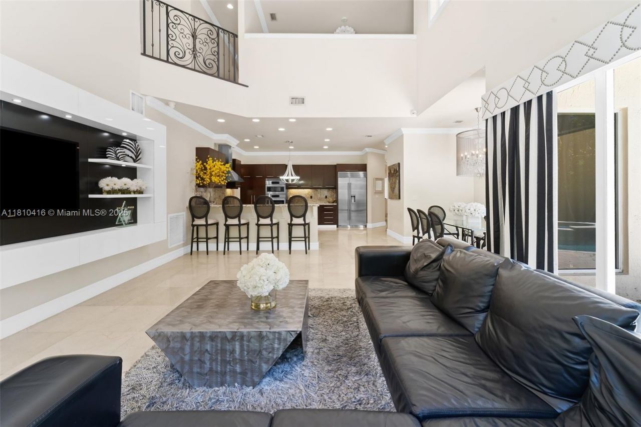 275 189th Ter, Sunny Isles Beach, FL 33160 Photo