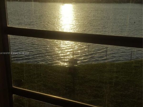 19080 NE 3rd Ct, Unit 318, Miami, FL 33179