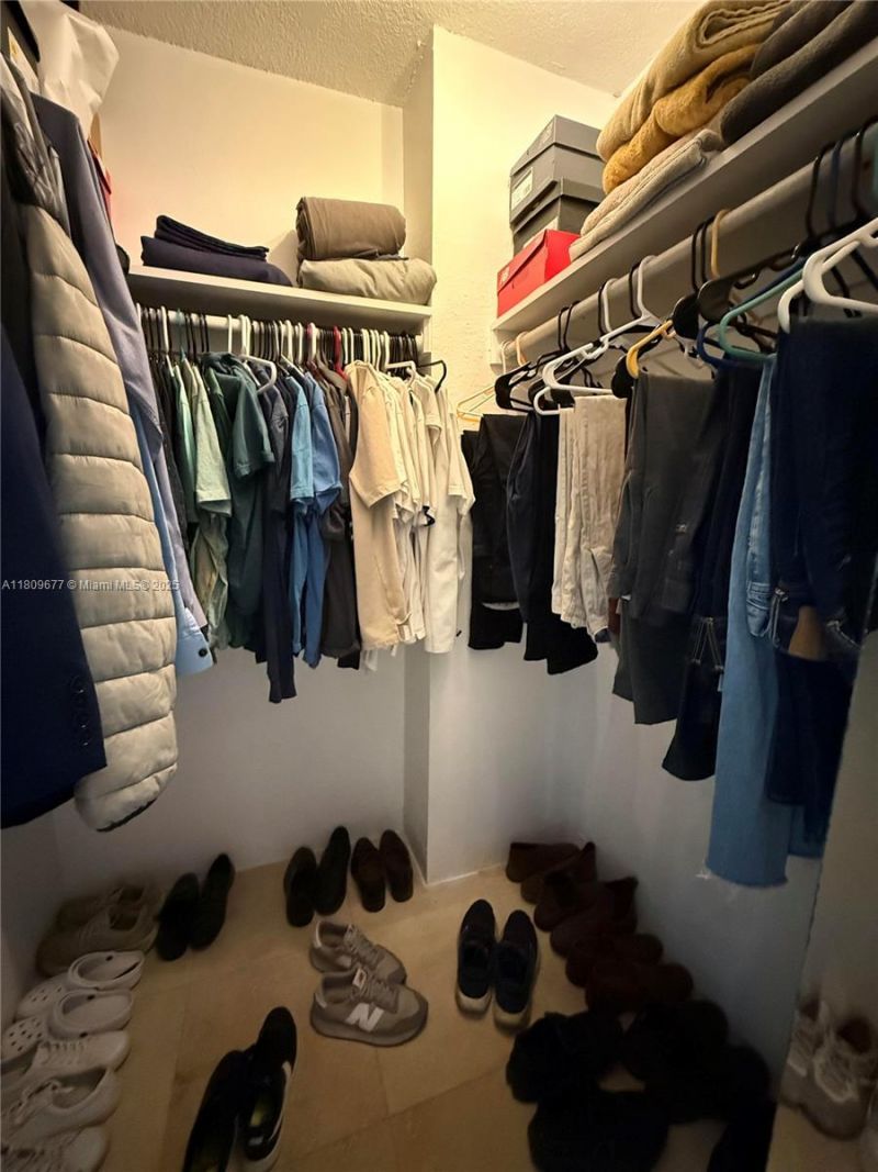 3375 N Country Club Dr, Unit 1004, Aventura, FL 33180 Photo